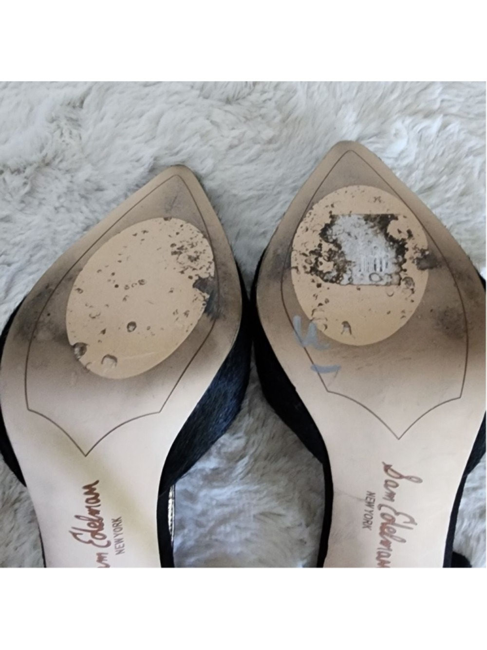 Sam Edelman Black and Gold Calf Hair Tstrap Heels Sz 5 - Picture 4 of 15